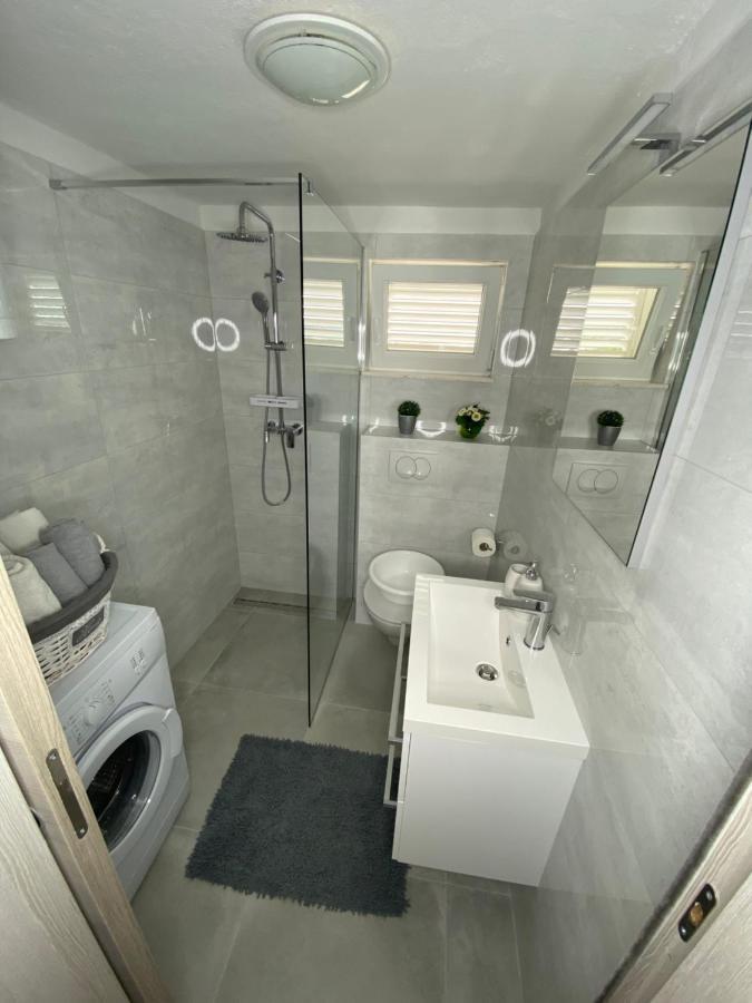 Apartment Carmen Trogir Bagian luar foto