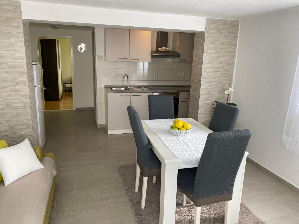 Apartment Carmen Trogir Bagian luar foto