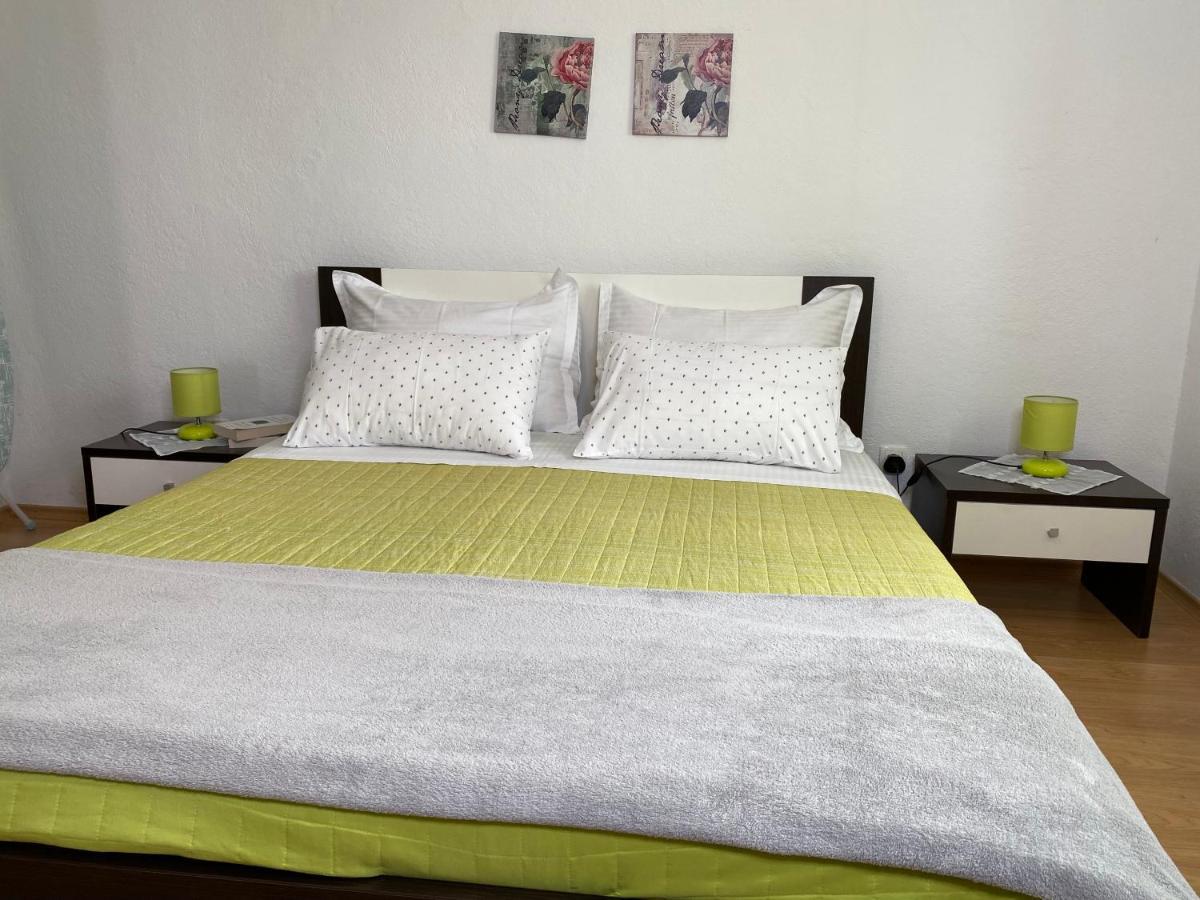 Apartment Carmen Trogir Bagian luar foto