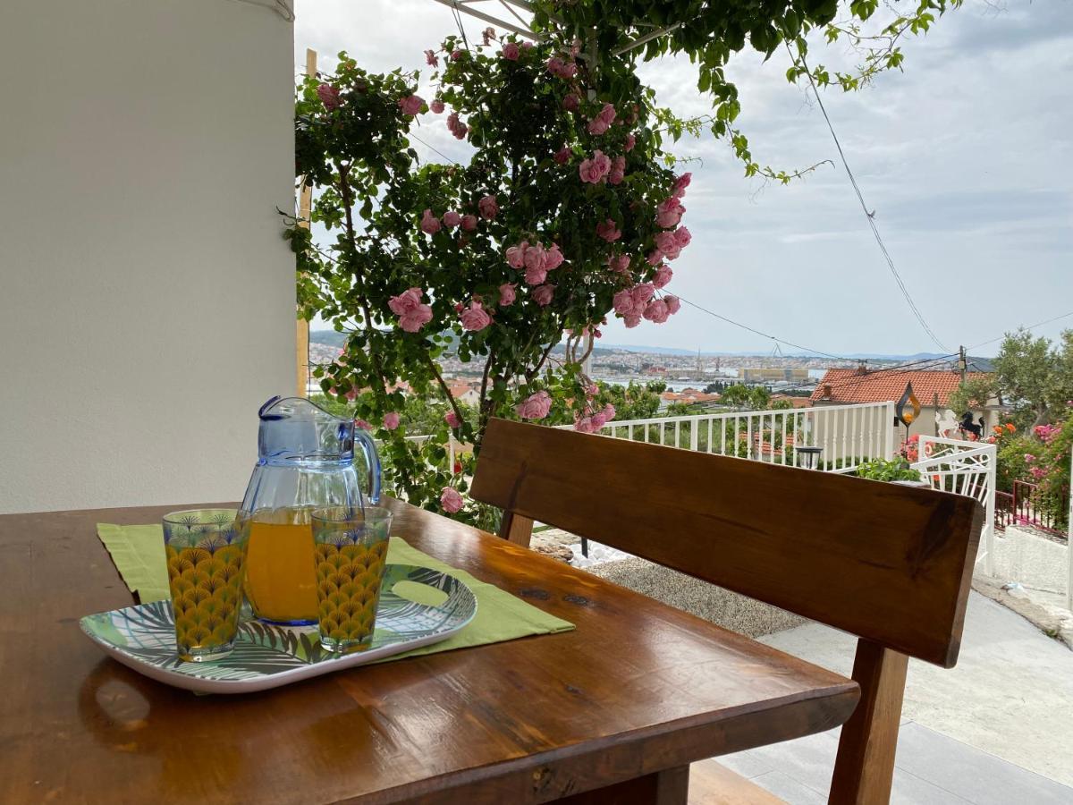 Apartment Carmen Trogir Bagian luar foto