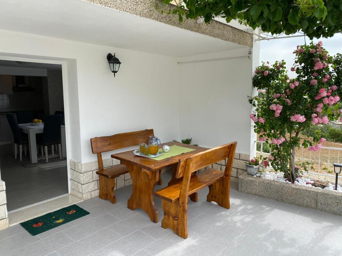 Apartment Carmen Trogir Bagian luar foto