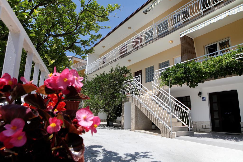Apartment Carmen Trogir Bagian luar foto