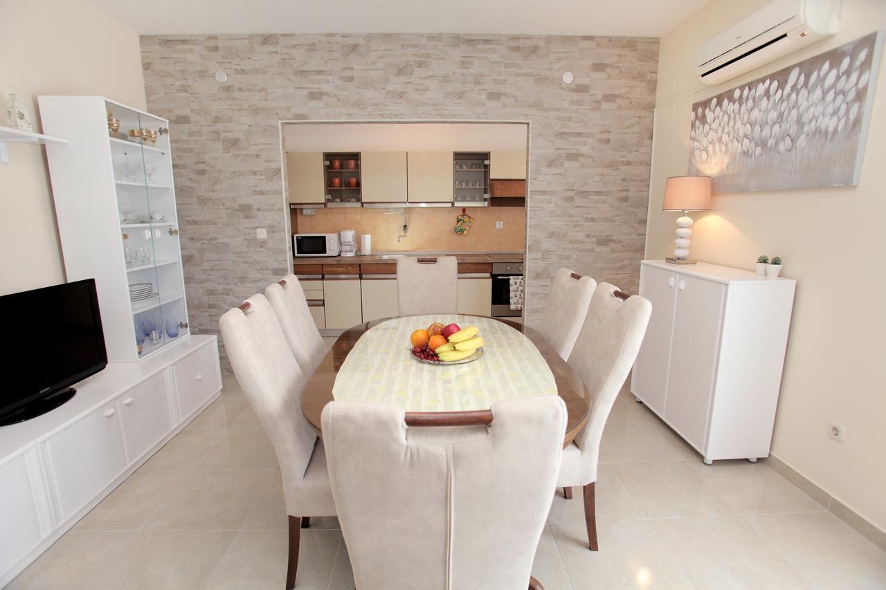 Apartment Carmen Trogir Bagian luar foto