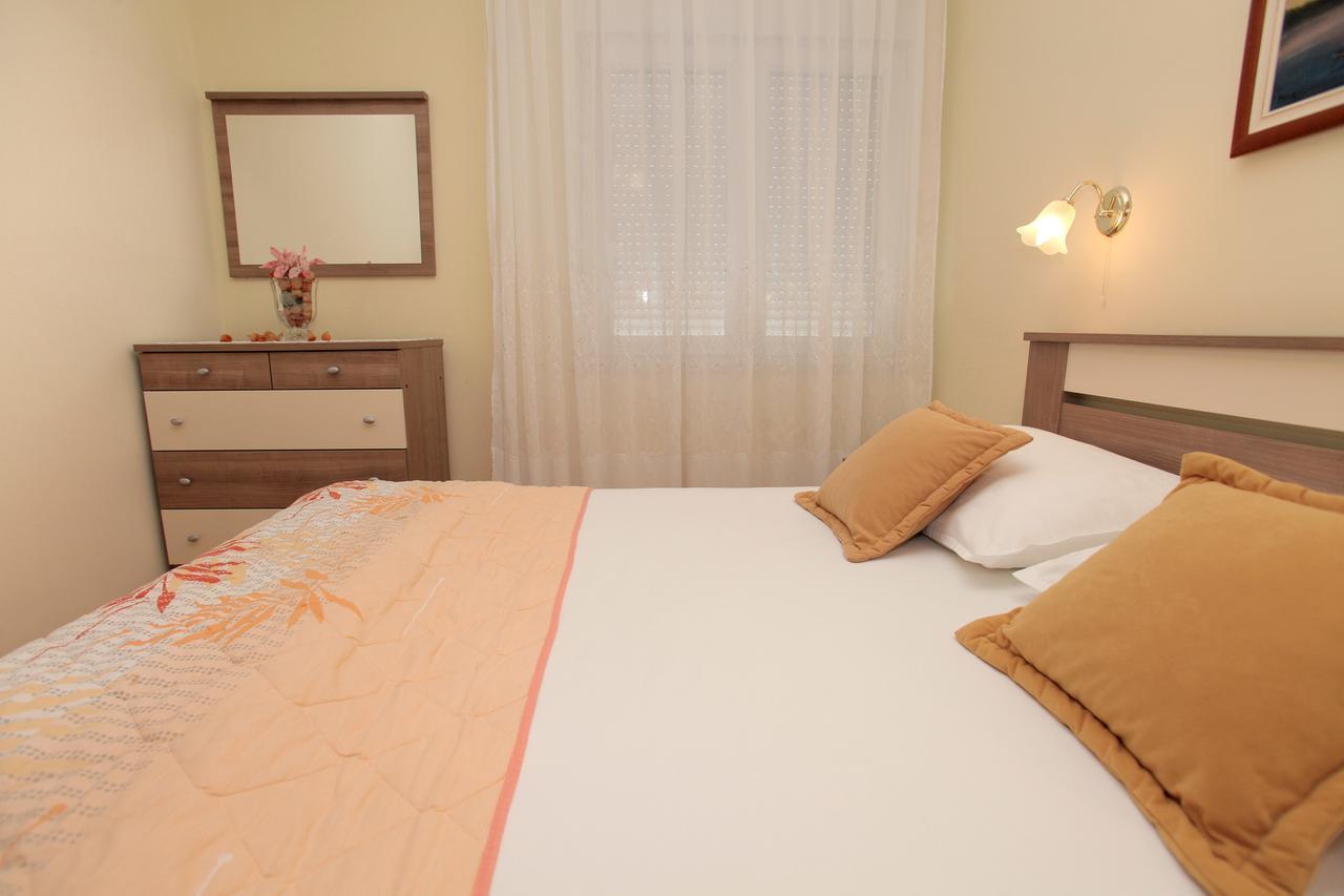 Apartment Carmen Trogir Bagian luar foto