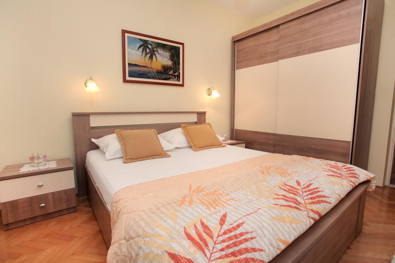Apartment Carmen Trogir Bagian luar foto