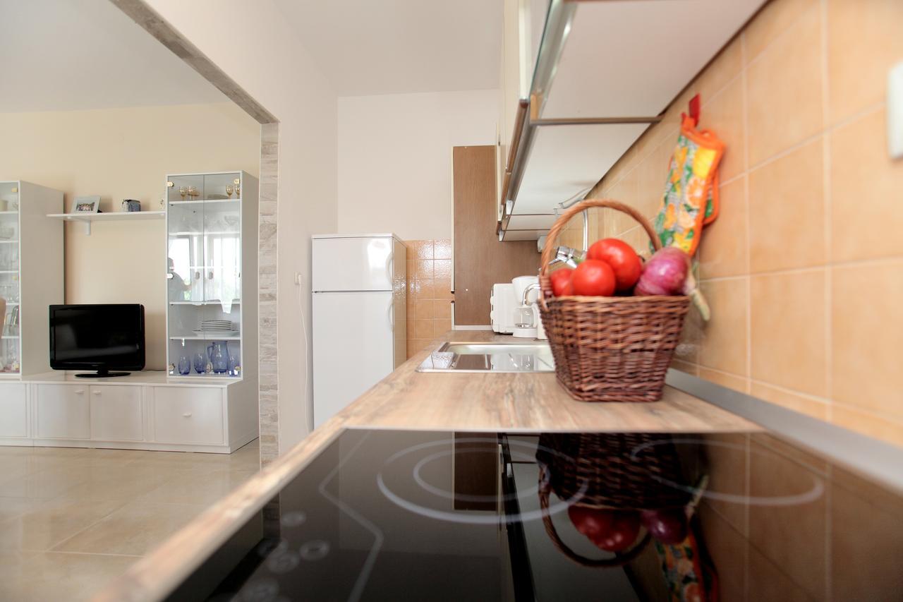 Apartment Carmen Trogir Bagian luar foto