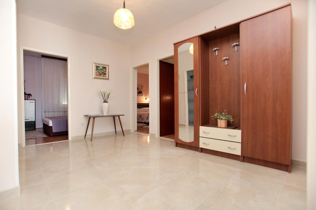 Apartment Carmen Trogir Bagian luar foto