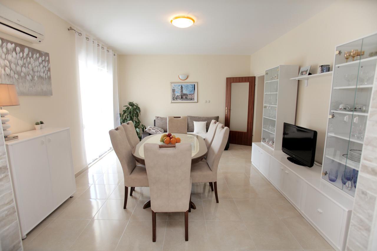 Apartment Carmen Trogir Bagian luar foto