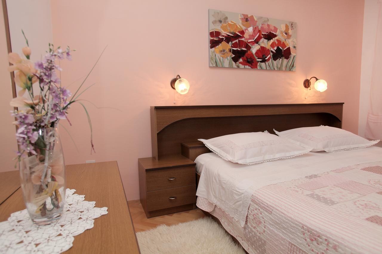 Apartment Carmen Trogir Bagian luar foto