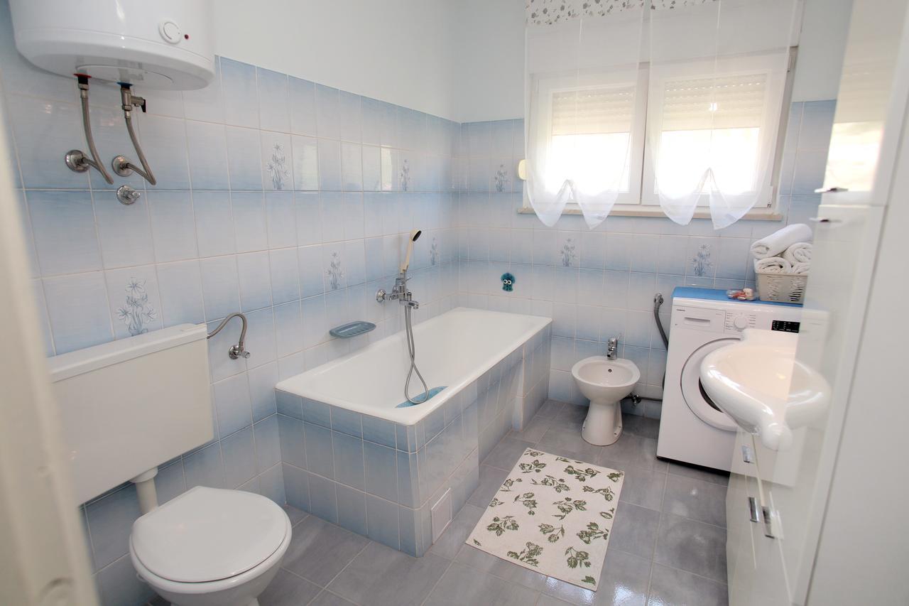 Apartment Carmen Trogir Bagian luar foto