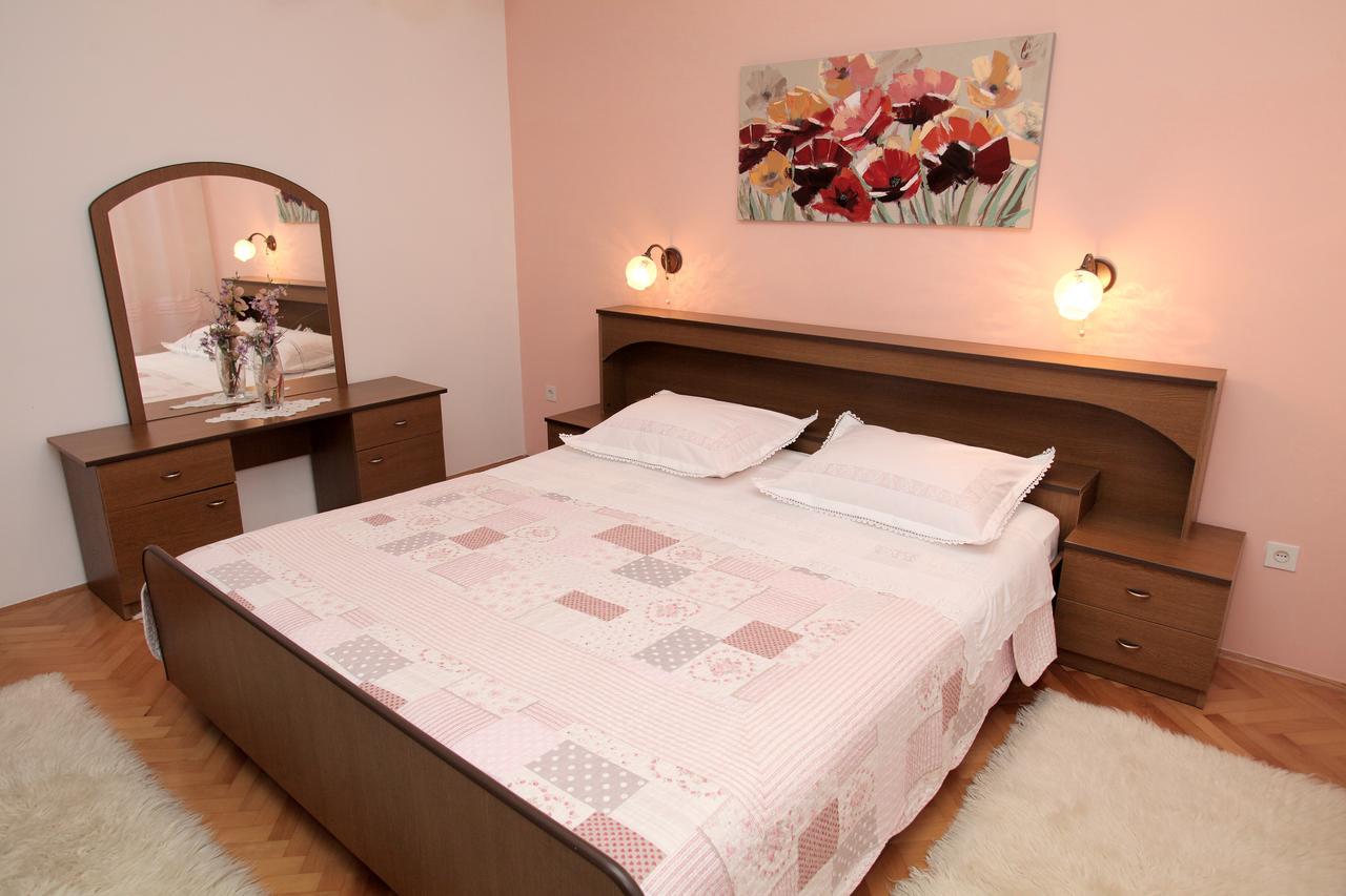 Apartment Carmen Trogir Bagian luar foto