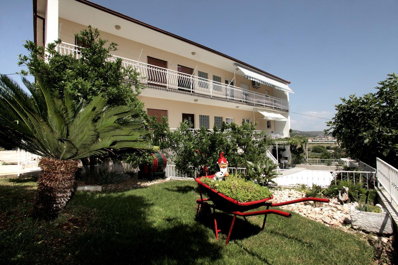 Apartment Carmen Trogir Bagian luar foto