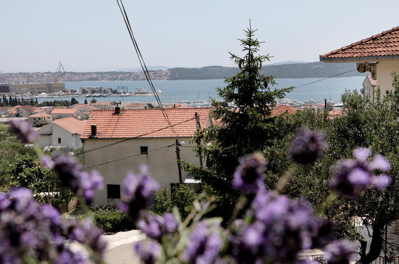 Apartment Carmen Trogir Bagian luar foto